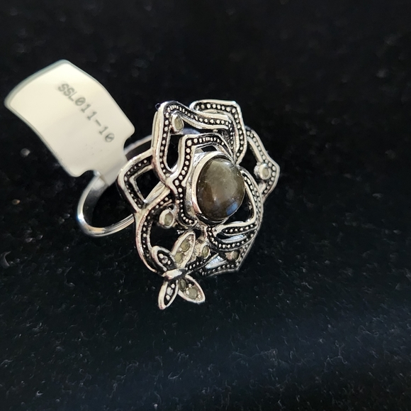 Labradorite in stainless steel. Size 10 - Picture 6 of 6